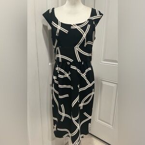 🌺🌺LONDON STYLE  Women’s Black/White Knee Length Dress, Size 12